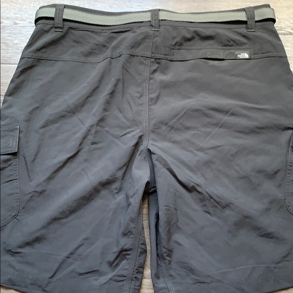 North face men’s shorts - Picture 2 of 4